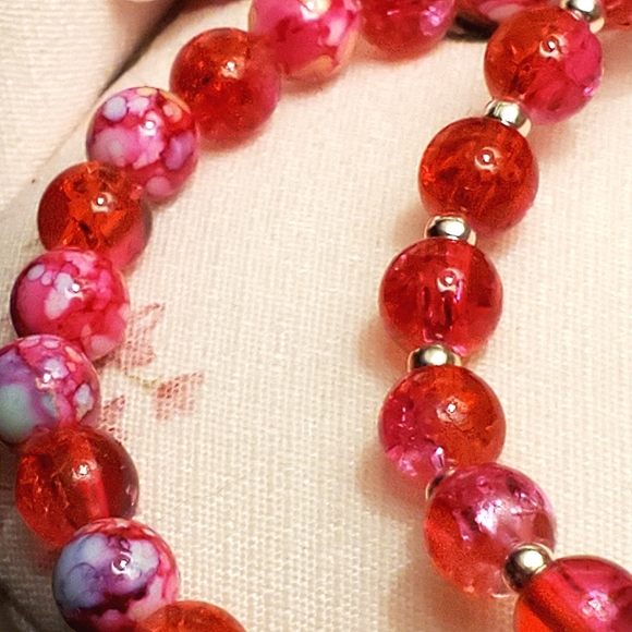 Set of 2 rose pink acrylic stretch bracelets. - Picture 2 of 5